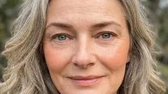 Ako si po 50. roku života naniesť dokonalý make-up, aby ste nevyzerali, ako keby ste mali masku, alebo aby ste príliš nežiari.